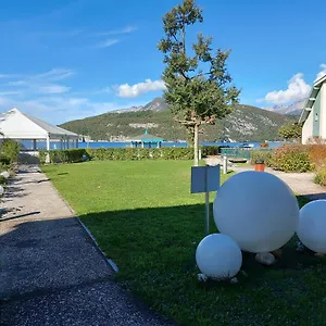 En Rez De Jardin Au Bord Du D'annecy Appartement