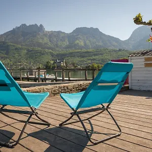 La Baie Des Voiles: Lakefront On Annecy Apartment